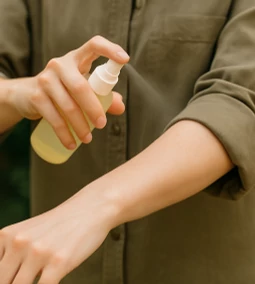 Amit a nyári csípésekről, kullancsokról és leégésről tudni érdemes – természetesen, egyszerűen